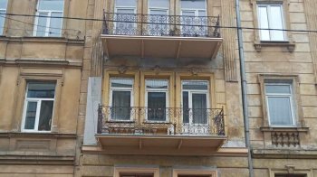 Балкон, який обвалився у Львові понад три місяці тому, відновили