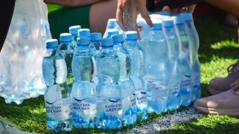 “Карпатська джерельна” змінить етикетку через неправду про походження води