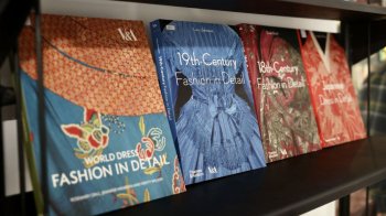 У Львові відкрилась бібліотека, де можна навчитись шити та створювати одяг