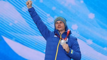 Олімпійський чемпіон продає свої медалі, щоб допомогти ЗСУ