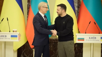 Президенту Зеленському подарували меч хана Кубрата