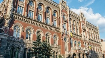 Нацбанк підвищив ліміт на зняття валюти в Україні та за кордоном