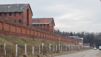 У Дрогобичі жінка сховала спирт у контрацептивах, а гроші — в каві у посилці для засудженого