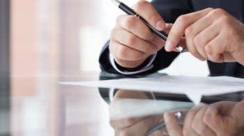 Начальника ЛКП “Львівсвітло”, який поширював комуністичну символіку в соцмережах, звільнили