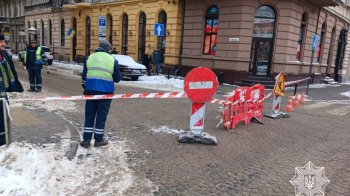 На початку Пекарської перекрили рух, фото патрульної поліції