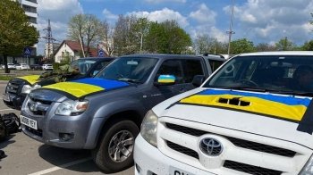 Ексведучий Top Gear Джеремі Кларксон передав Україні позашляховики та гуманітарну допомогу