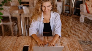 Навчання на курсах дає можливість комфортно та ефективно почати вивчати мову