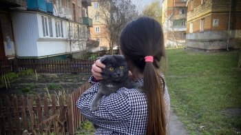 У Червонограді 24-річна жінка намагалася врятувати кота та застрягла на даху балкона