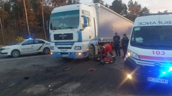 На Львівщині вантажівка наїхала на мотоцикліста