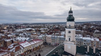 Підприємицю з Дрогобича через суд зобов’язали знести гараж в центрі міста