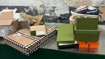 Намагались ввезти одяг та запчастини для авто: на Львівщині прикордонники затримали трьох ділків