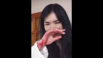 «Тут спали діти, ми всі в крові»: мешканка Умані показала перші хвилини після влучання російської ракети в будинок