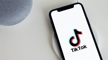 На Львівщині суд виписав штраф військовому-зв’язківцю за TikTok та ігри на робочому планшеті