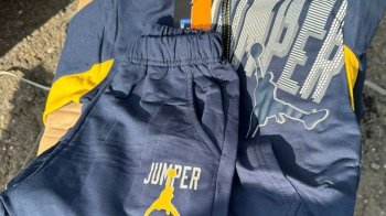 Замість продуктів харчування — спортивний одяг: на кордоні затримали іноземного псевдоволонтера