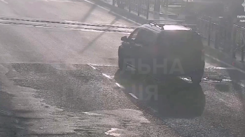 Шлагбаум почав опускатися: у Львові водій проїхав залізничний переїзд на «червоне»