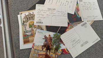 На BookForum підписують листівки українським та білоруським політв'язням