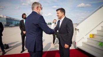 Володимир Зеленський прибув до Німеччини і проводить там перші зустрічі