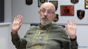 Мережа ботів поширювала фейкові відео сімома мовами про Олексія Резнікова та інших урядовців, фото «Укрінформу»