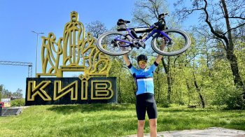 Крісто Енн Вага подолав майже 1700 кілометрів на велосипеді, щоб зібрати гроші на ЗСУ