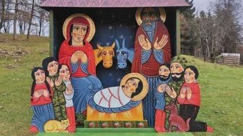 Зі Львова на Донеччину передали шопку з фігурами військових та волонтерів