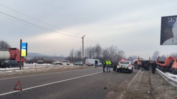 Внаслідок ДТП на Львівщині повністю перекрита траса до кордону