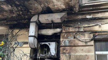 У центрі Львова загорівся фасад будівлі