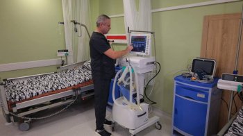 Угорщина передала українським лікарням сто нових апаратів штучної вентиляції легень