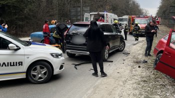 Через потрійну ДТП при в’їзді в Трускавець з автомобіля діставали пасажирку