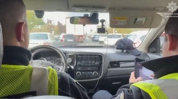 Львівські патрульні супроводили до лікарні авто з хворою дитиною