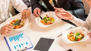 В обласній лікарні побільшало хворих з куликівського ресторану