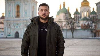 “Коли всі українці тримаються за руки, вони не піднімуть їх догори, аби здатися”, — президент України привітав із Днем Соборності