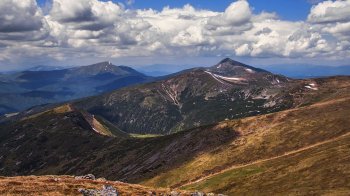 Жителів Львівщини запрошують на благодійне сходження на Говерлу: як долучитись