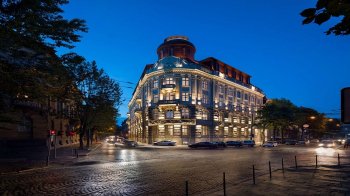 Менше працівників, вищі зарплати у готелях Львова: аналіз 2025