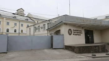 Напали на правоохоронців на території Львівської тютюнової фабрики