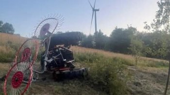 Під час роботи в полі на Львівщині перекинувся тракторист та загинув