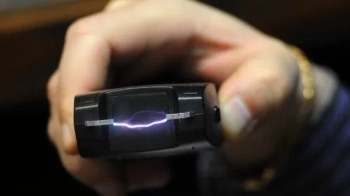 Кабмін пропонує дозволити поліцейським частіше застосовувати електрошокери