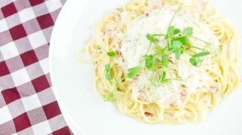 Рецепт швидкої вечері за 15 хвилин: як приготувати пасту карбонару