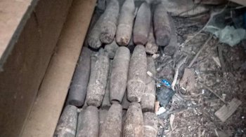 У селі на Золочівщині під час прибирання виявили 28 старих снарядів