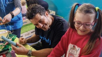 Британський актор Орландо Блум відвідав українських дітей