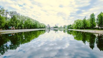 У трьох львівських парках провели вапнування водойм