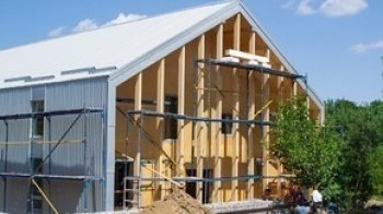 Відпочинкова зона з озером та дитячий майданчик: житло для вагітних переселенок у Львові завершують будувати