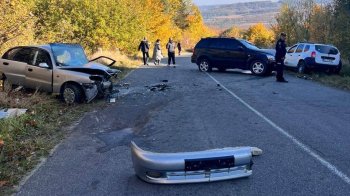 На Золочівщині у ДТП травмувалися водій та пасажирка Daewoo Lanos