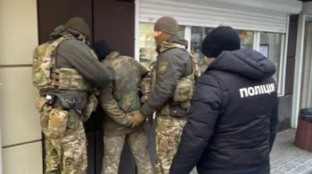У Хмельницькому троє злочинців залякували та вимагали гроші в місцевих мешканців