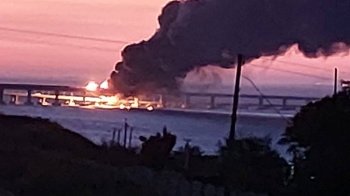 Шашлик на Кримському мосту: реакція соцмереж на пожежу