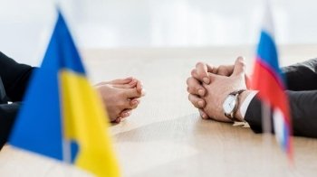 Умови переговорів між Зеленським та путіним формуються на полі бою — експерт