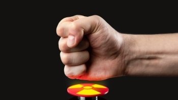 Готова натиснути червону кнопку: Трасс зробила важливу заяву щодо застосування ядерної зброї