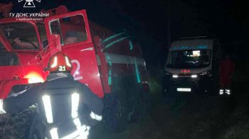 На Стрийщині рятувальники деблокували водія з автомобіля, який з’їхав у кювет