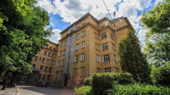 Особистий лікар президента Клінтона безплатно оглядатиме дітей у львівському “Охматдиті”