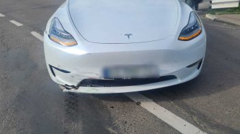 У Східниці зіштовхнулися «Тесла» та підліток на мотоциклі (фото)