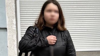 Затримана дівчина